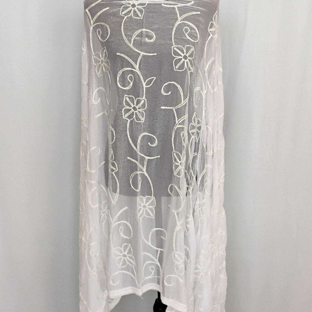 Elegant White Chiffon Dupatta with Chikankari Work And Crochet Lace  Border